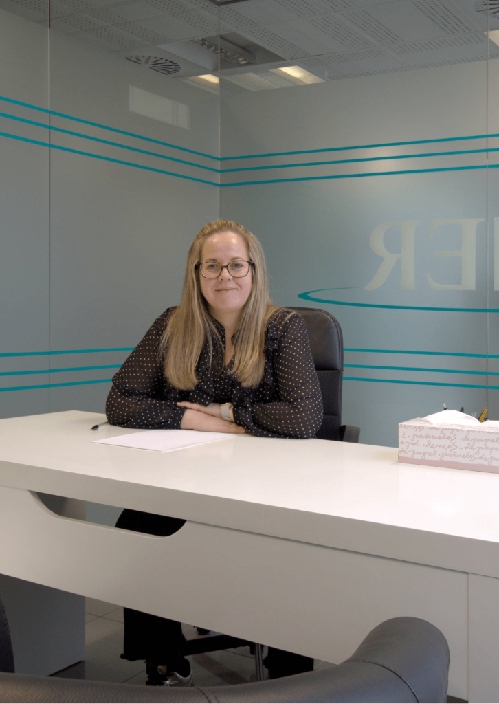 Si no sabes en qué puede ayudarte un psicólogo, es difícil que recurras a este tipo de ayuda cuando la necesites. En algún momento, podrías necesitar ayuda y podrías ahorrarte mucho sufrimiento innecesario si conoces lo que un psicólogo puede hacer por ti.