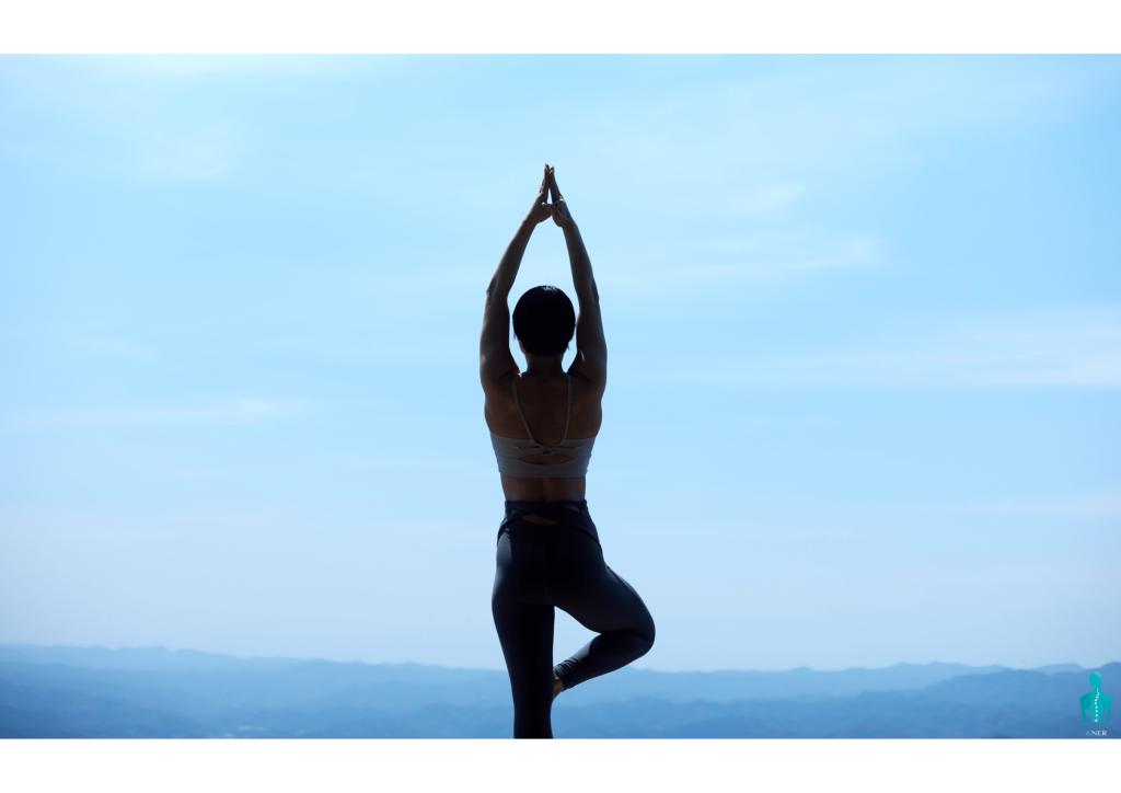 Mantener una postura adecuada no solo impacta nuestra apariencia, sino que juega un papel crucial en nuestra salud. Una postura correcta previene dolores musculares, mejora la respiración y optimiza la energía, mientras que una mala postura puede ocasionar molestias, problemas digestivos e incluso afectar el estado de ánimo.